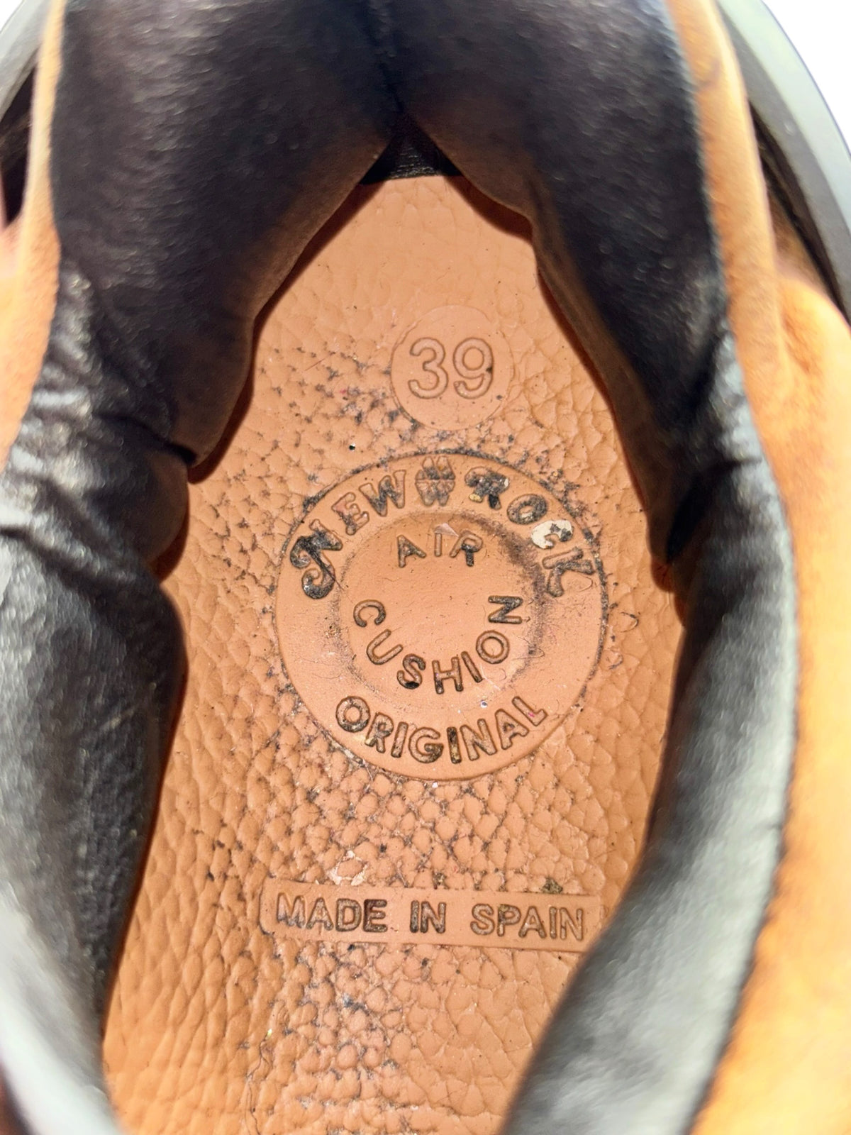 New Rock M-106-S1 brown leather insole with size 39 and Air Cushion Originals stamp