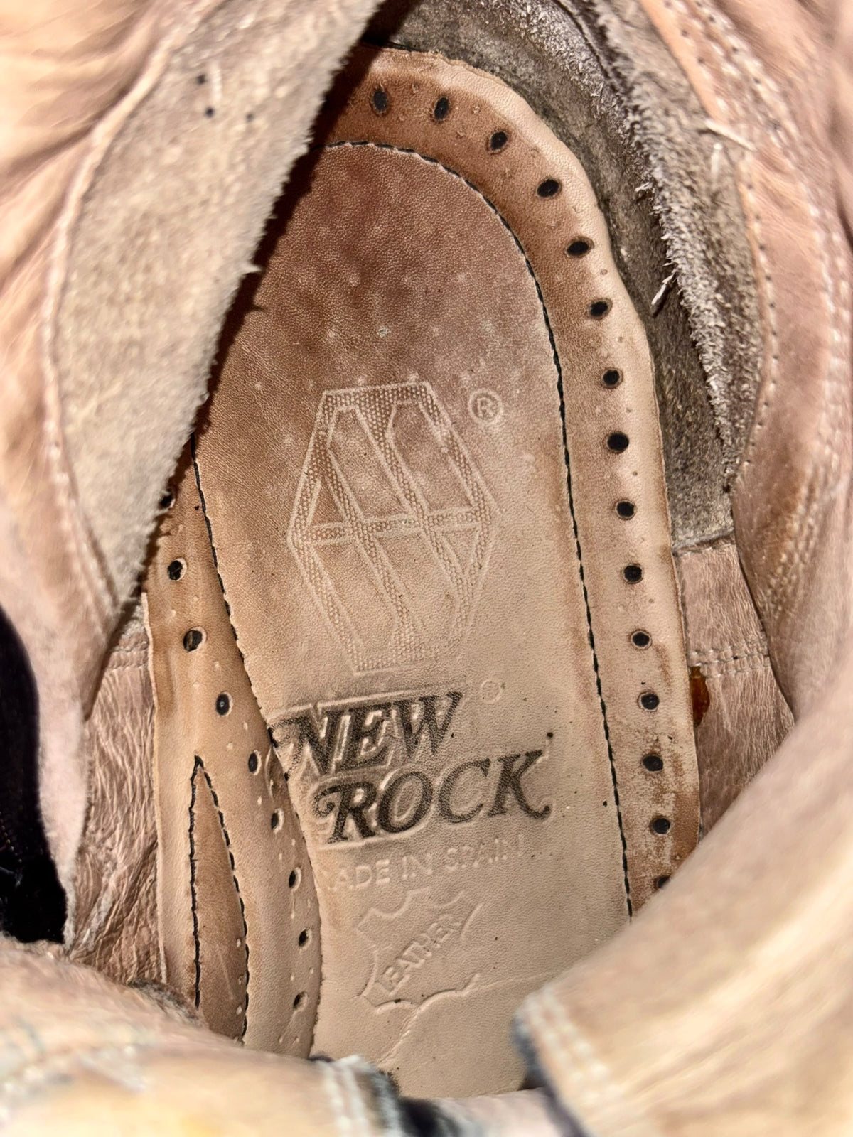 Boot insole with New Rock logo and perforated leather lining