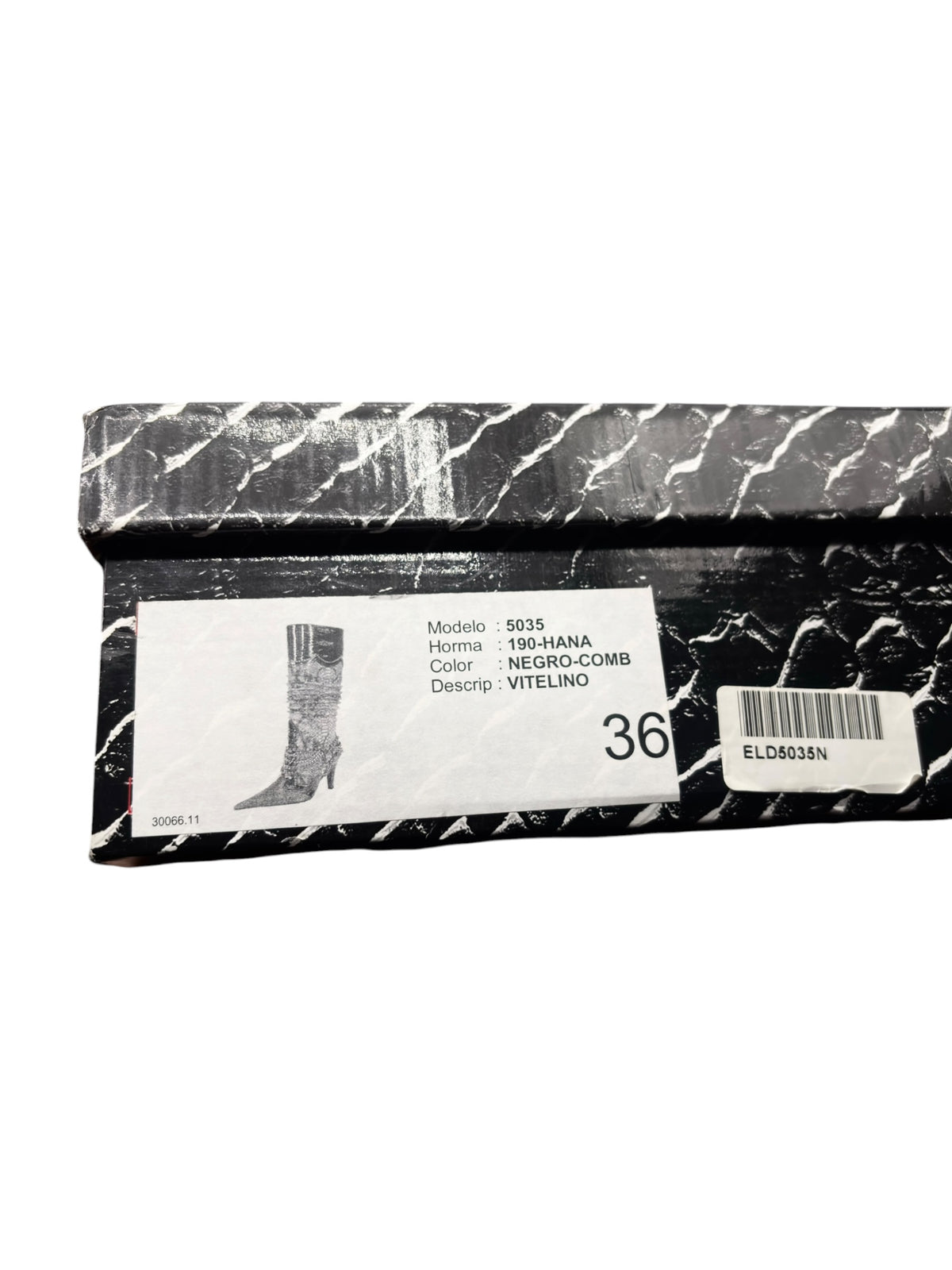 Boot product label with model and size number on packaging