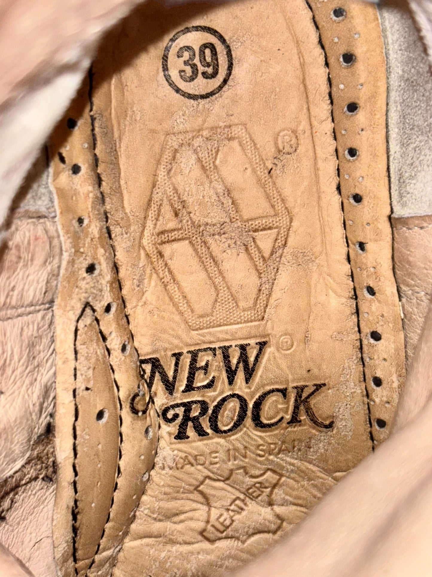 Vintage New Rock buckled raised-heel mid-calf leather boots size 39