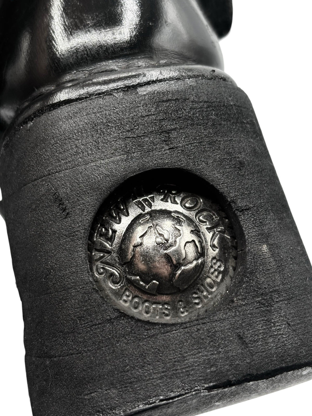 Black platform sole with round New Rock emblem on the toe area