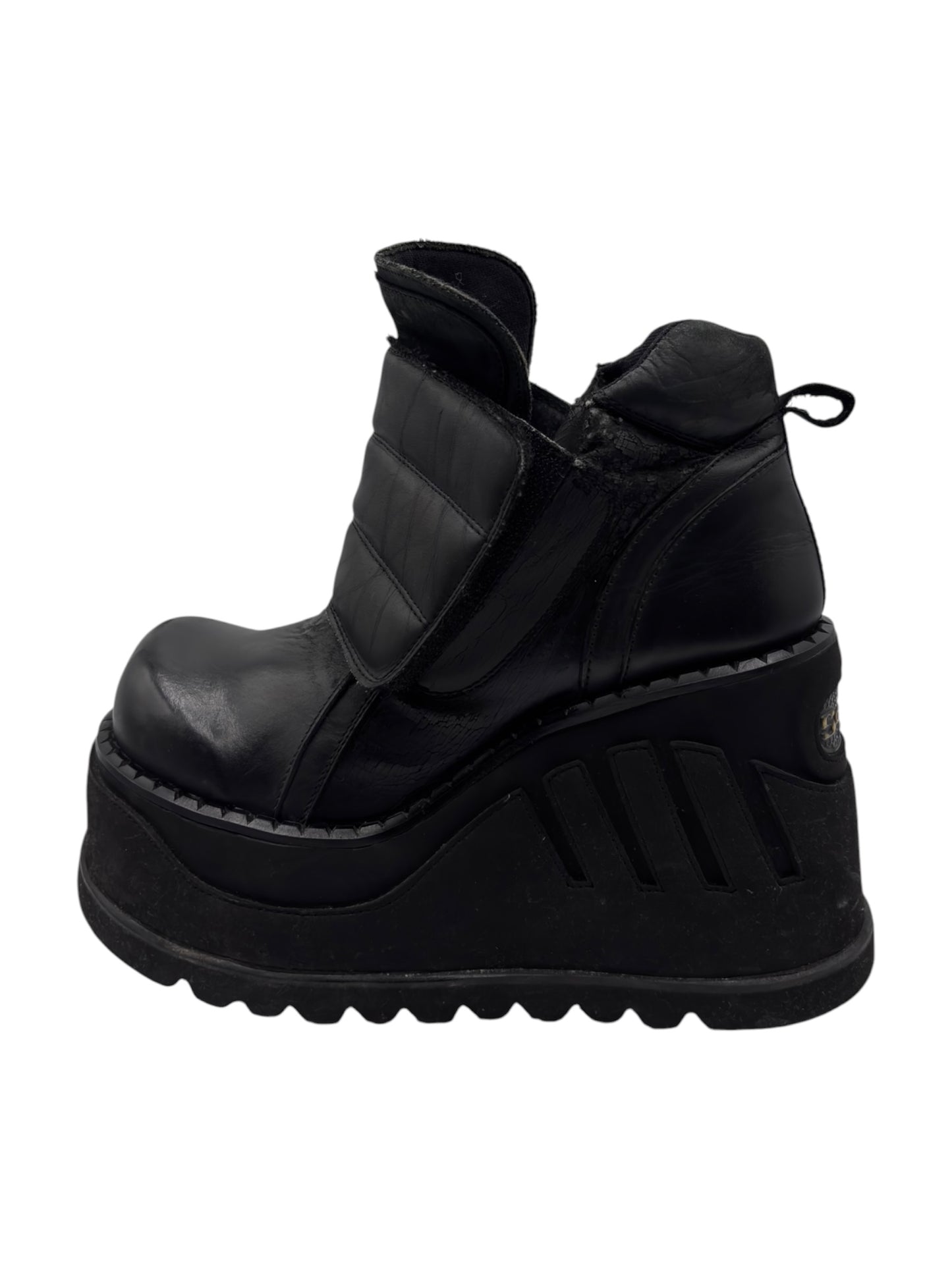 Vintage Sonax black leather platform boots