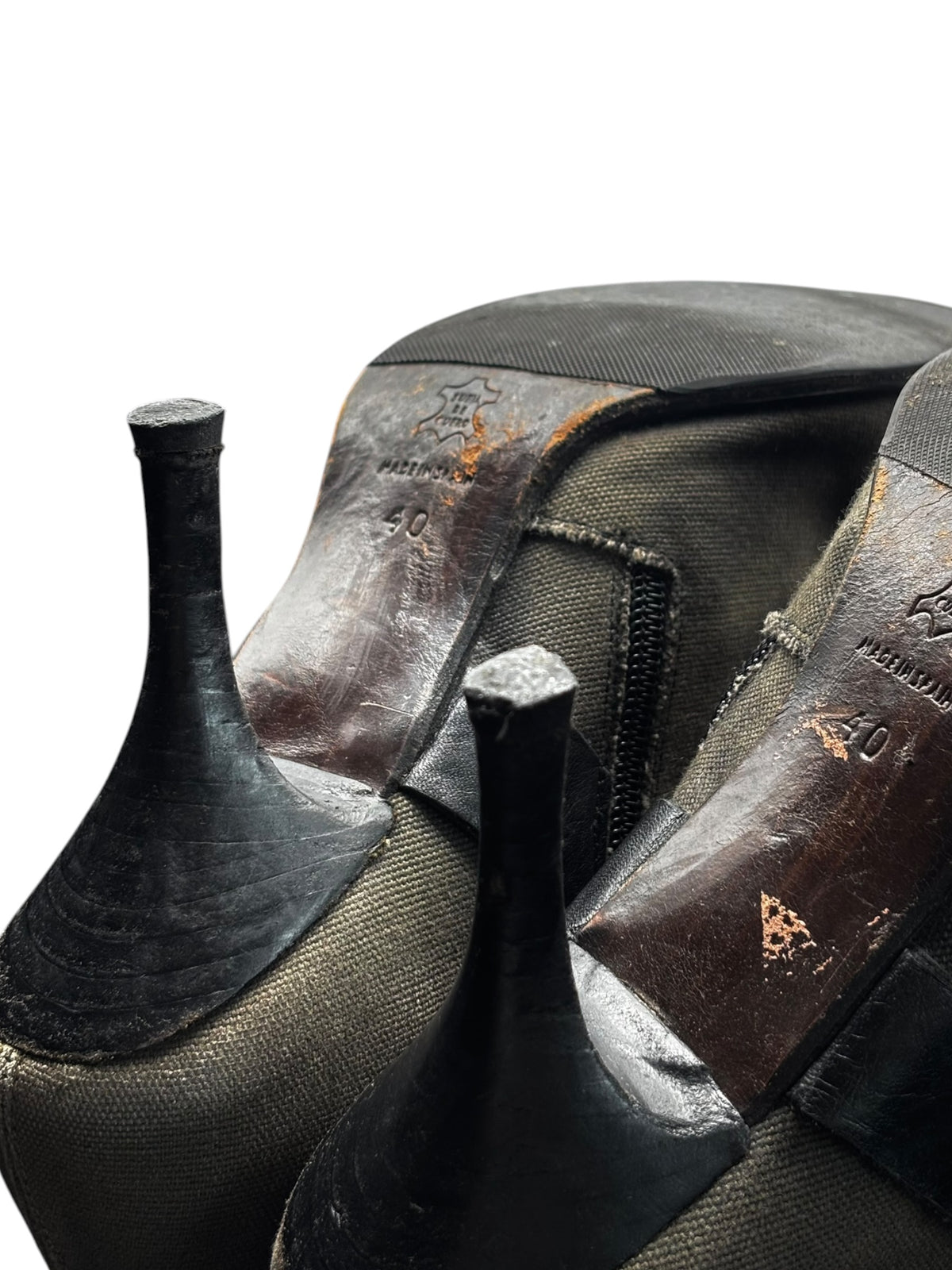 Knee-high army boots in dark fabric with black pull-on opening and worn leather toe caps