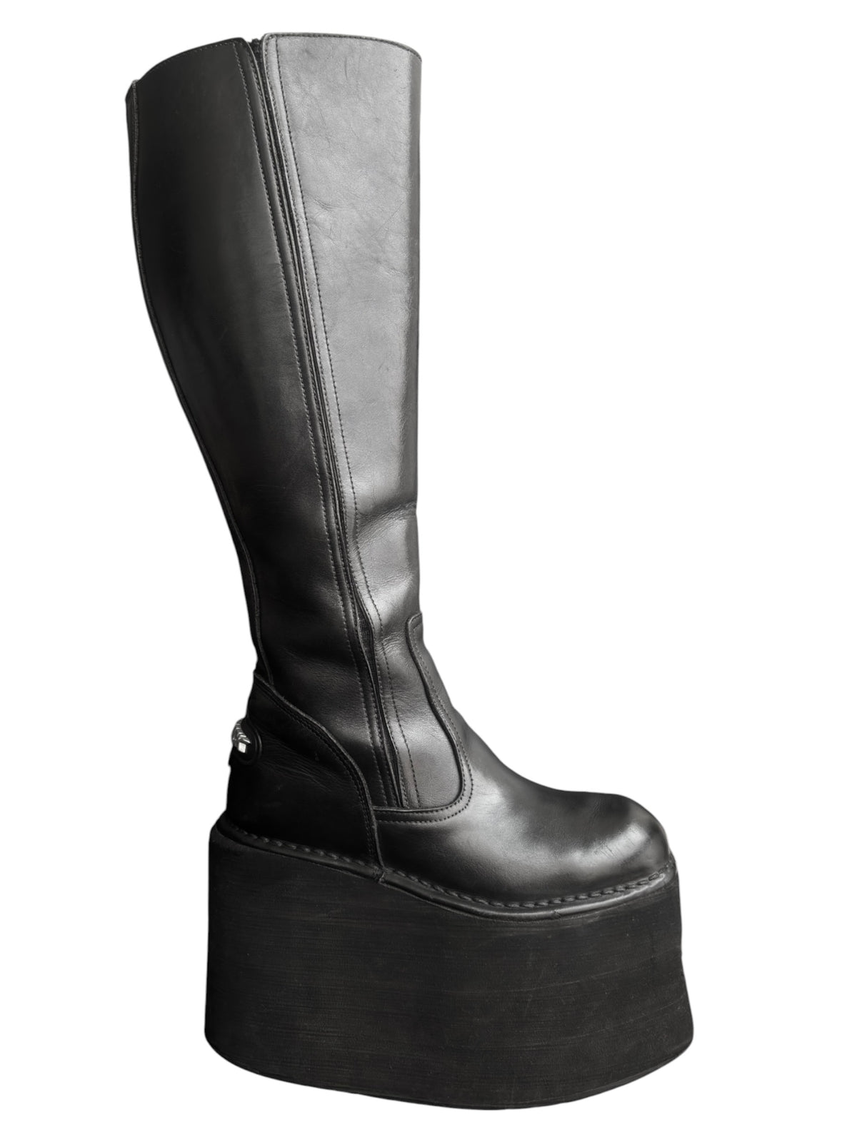 Knee-high platform boots, tall leather shaft with side zipper and chunky sole