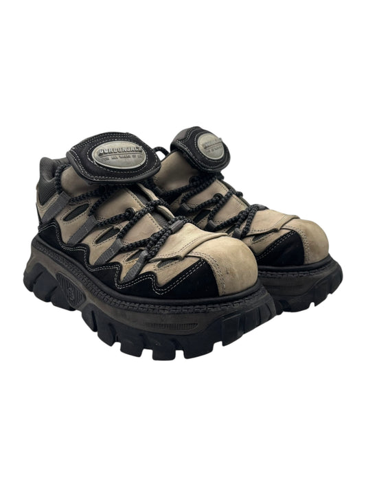 Vintage platform boots in black and beige, lace-up with thick tread sole