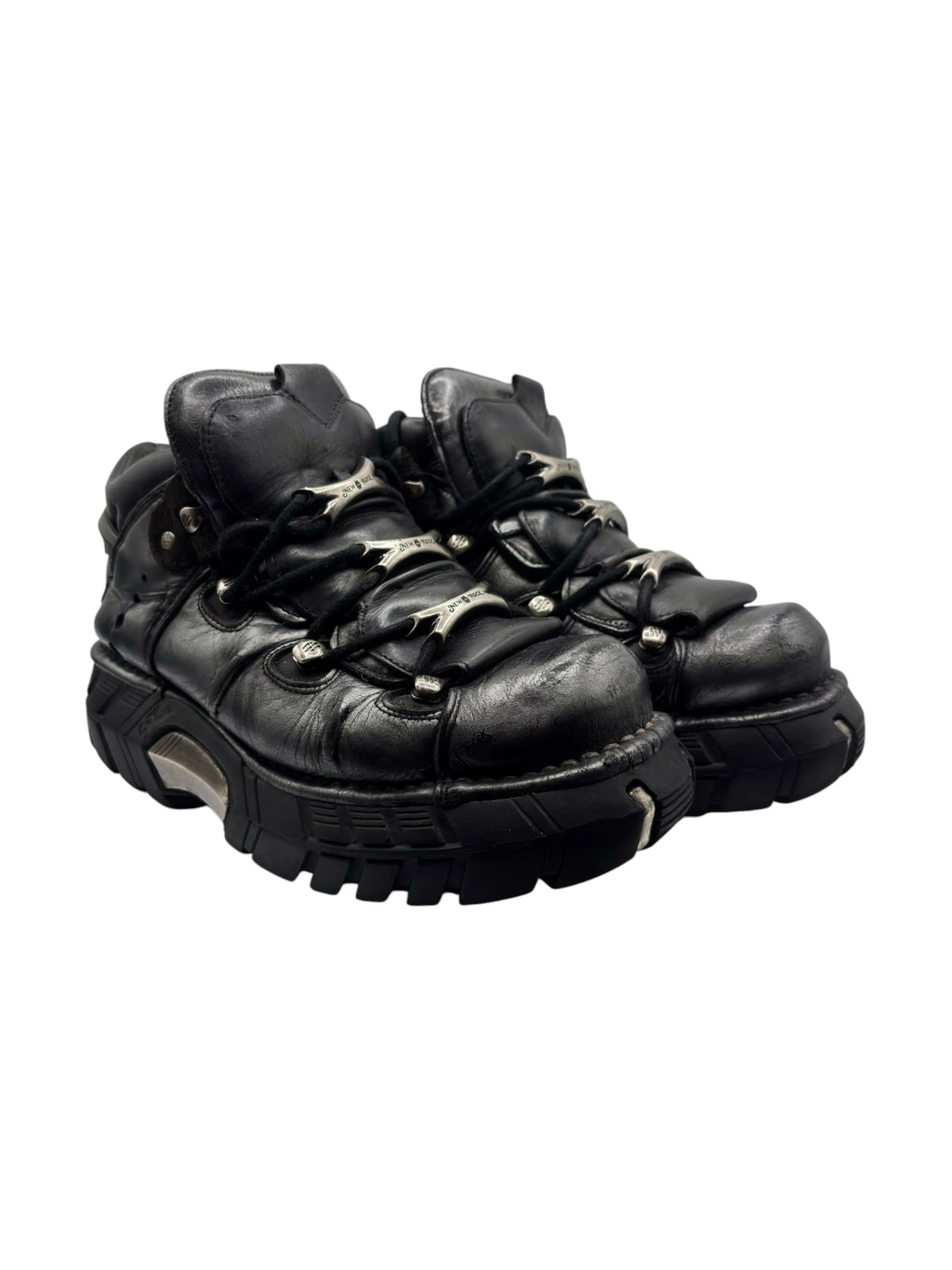 Vintage platform boots in dark leather, lace-up with chunky tread sole and metal eyelets