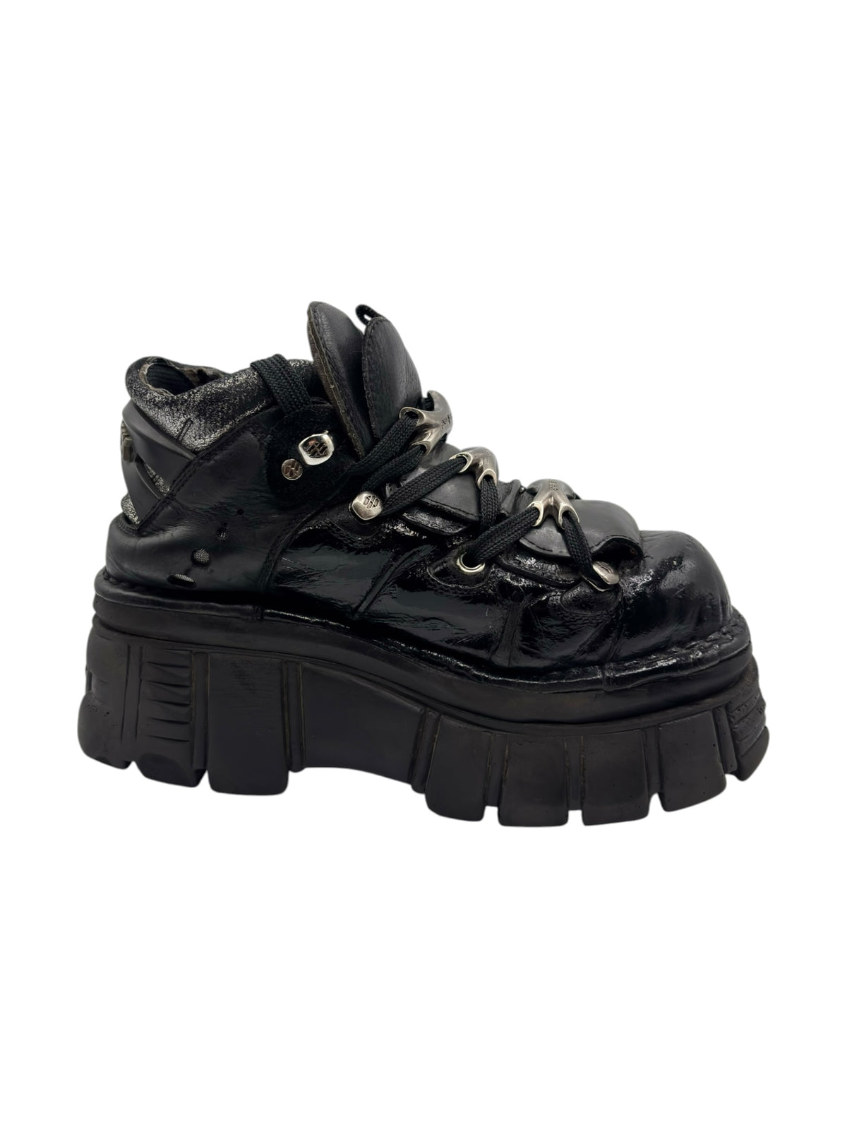 Black Vintage New Rock platform boots, side view with laces and cushioned tongue