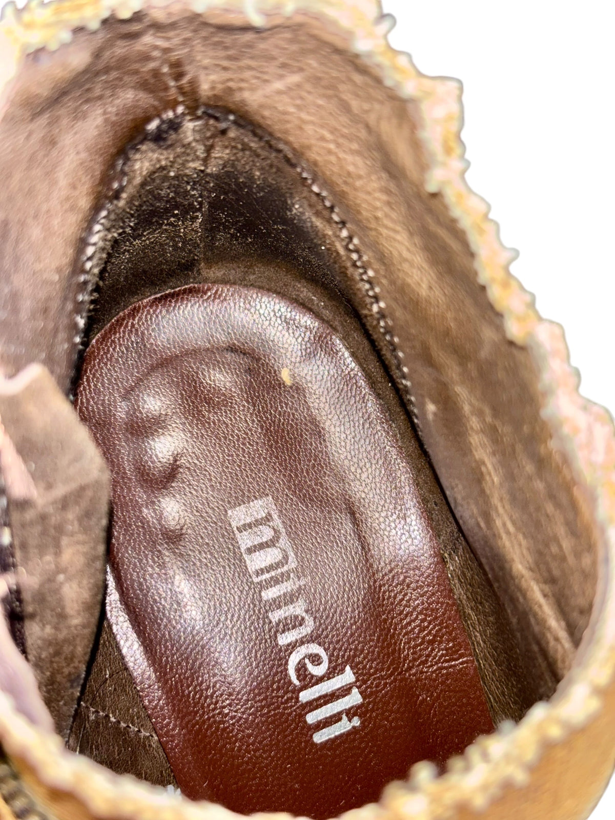 Close-up of tan boot interior lining with “El Dantes” text on the footbed
