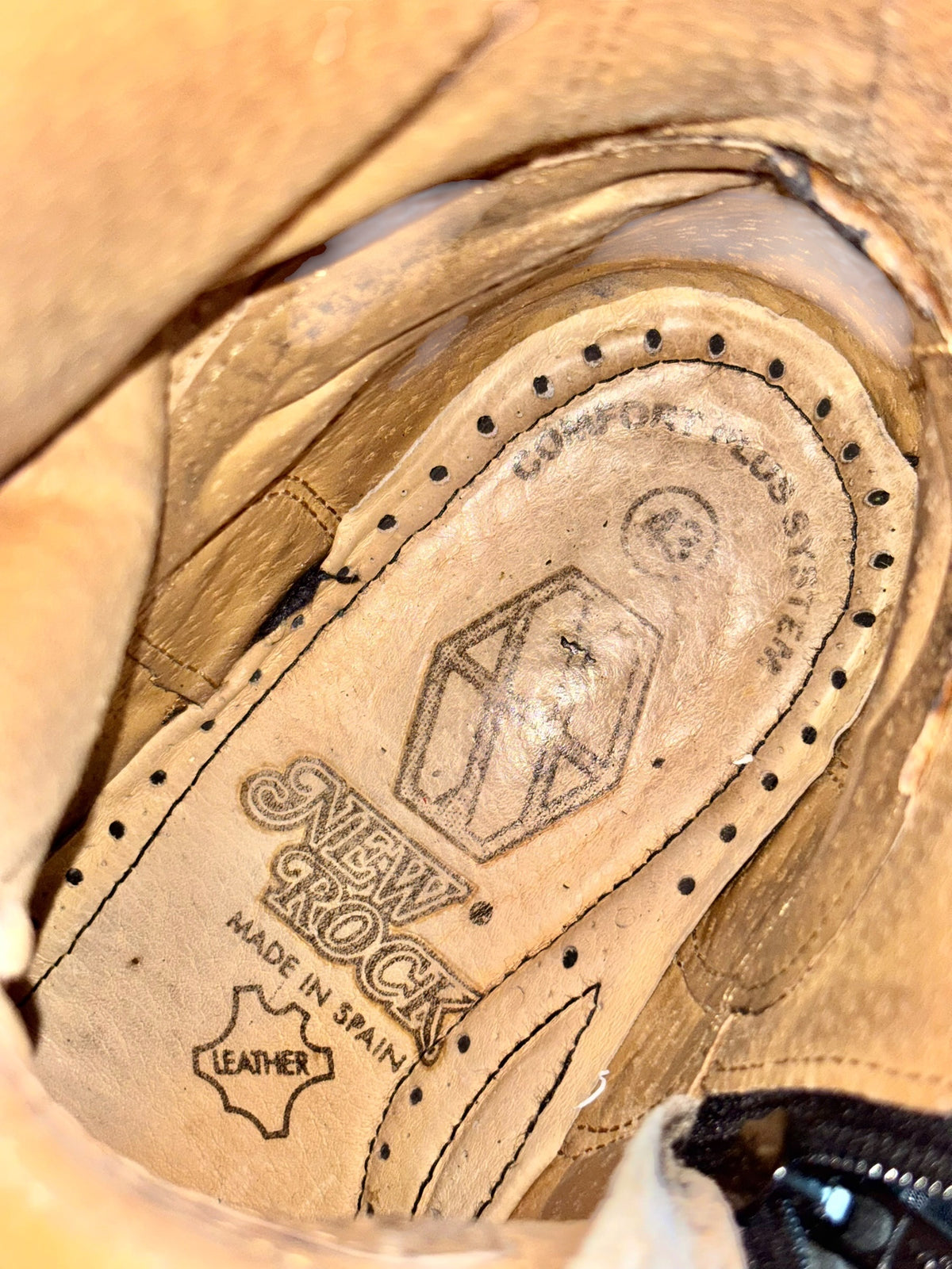 Leather insole with stitched label and “New Rock” branding inside the boot.