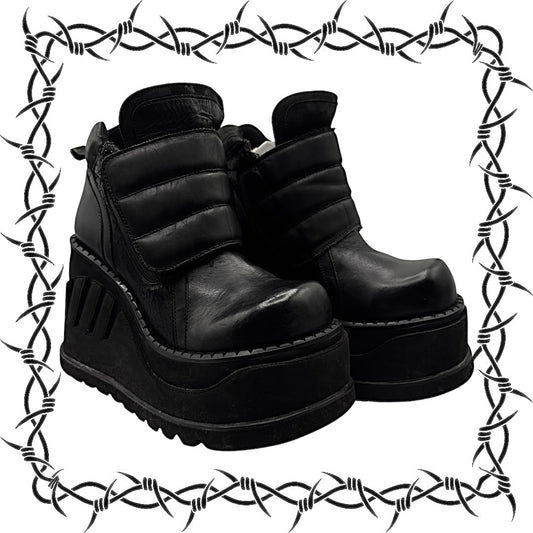 Vintage Sonax black leather platform boots