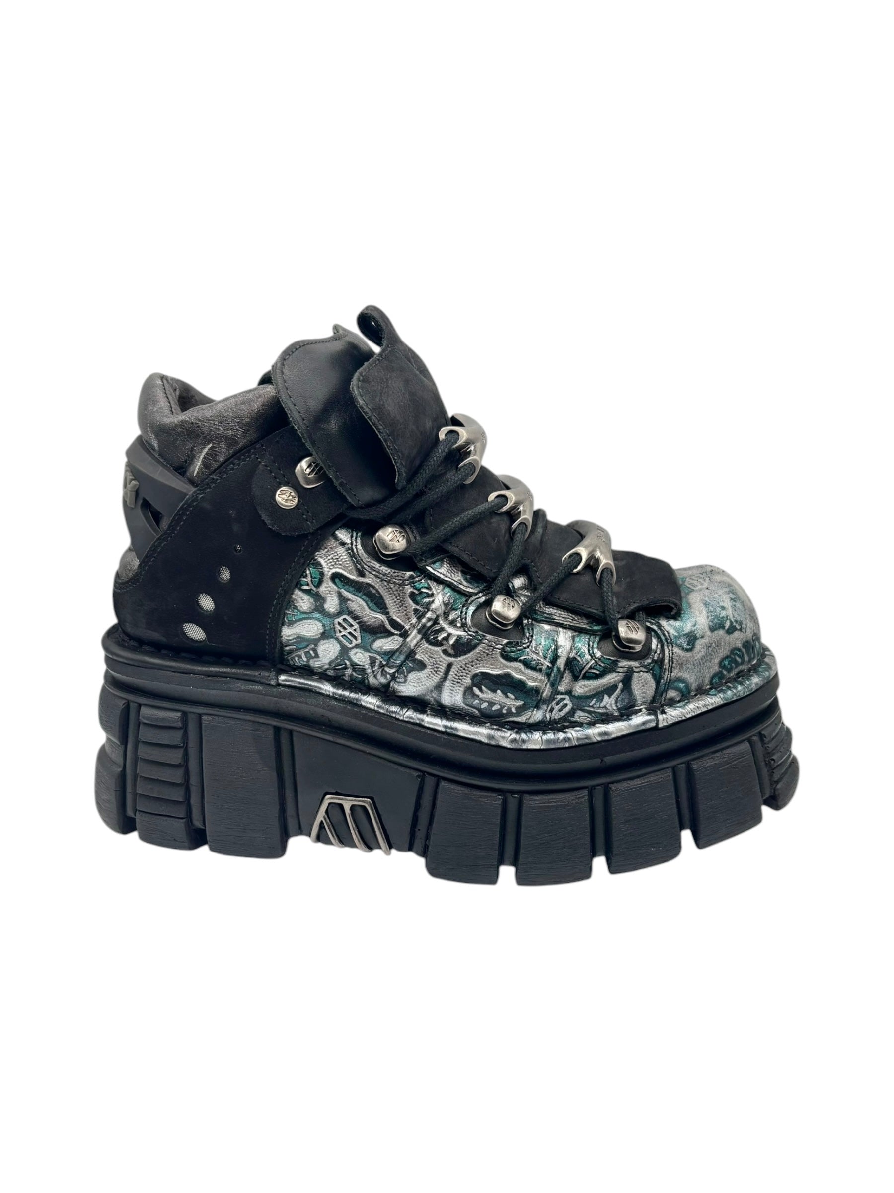 Rare vintage New Rock patterned M106 platform boots size 39