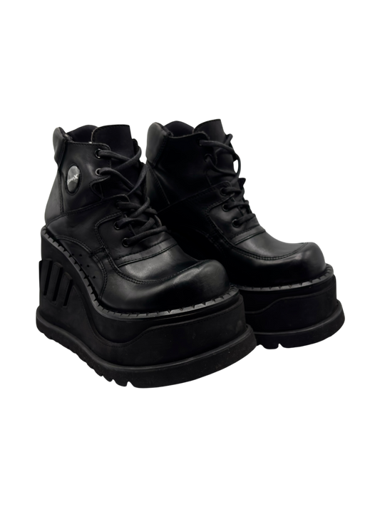 Black vintage platform lace-up ankle boots with chunky heel and thick sole