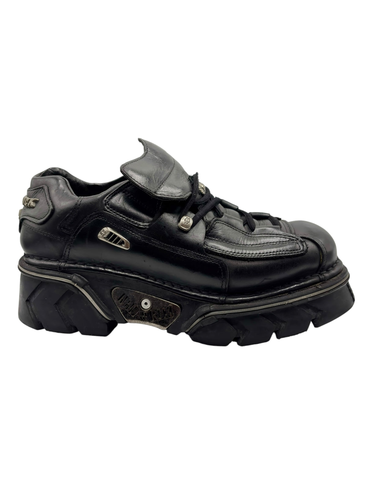 New Rock vintage black leather platform boots with chunky outsole and metal eyelets