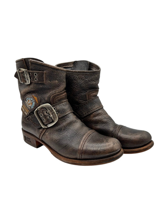 Vintage New Rock brown leather ankle boots with buckle straps and emblem patch