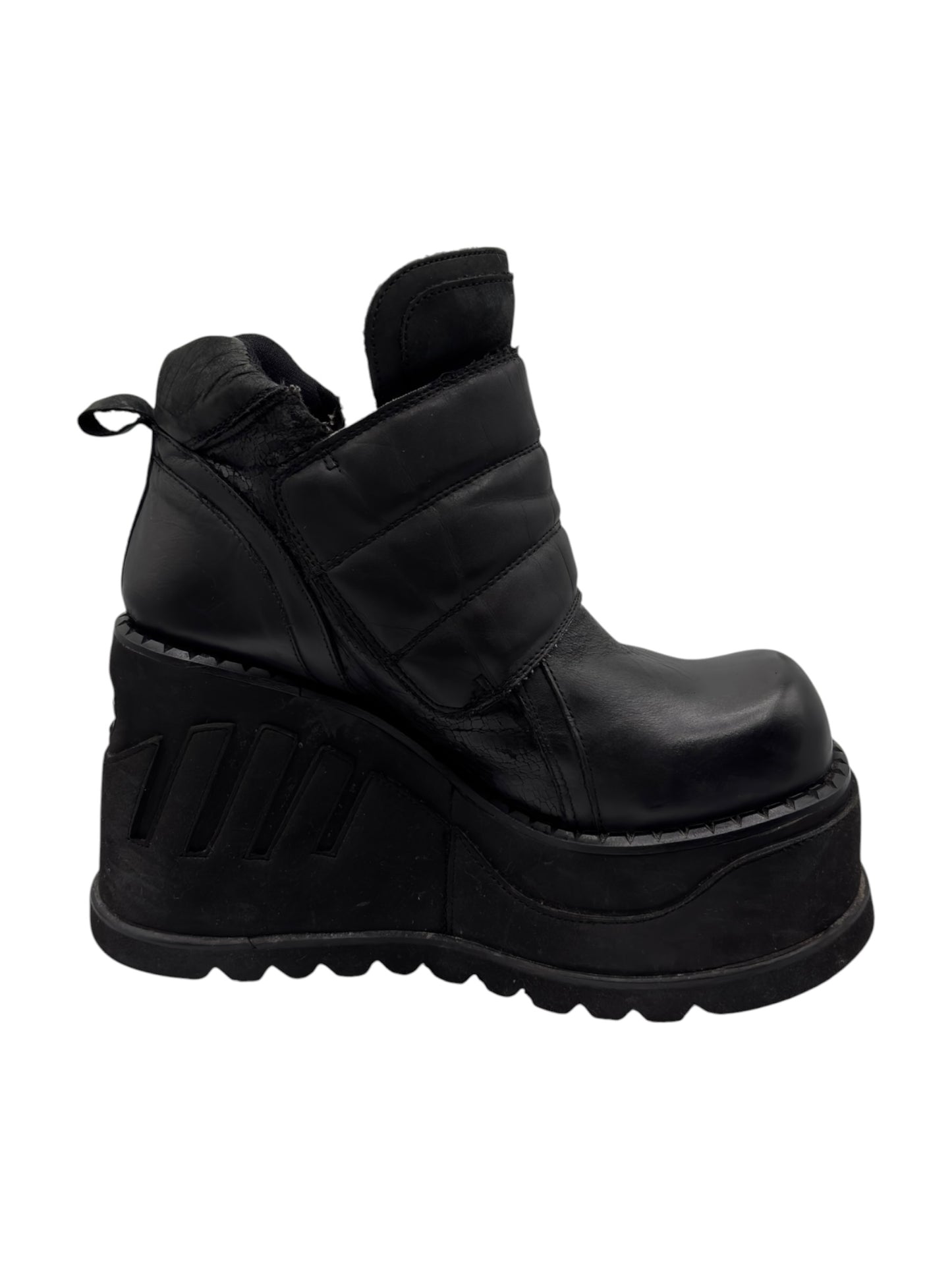 Vintage Sonax black leather platform boots