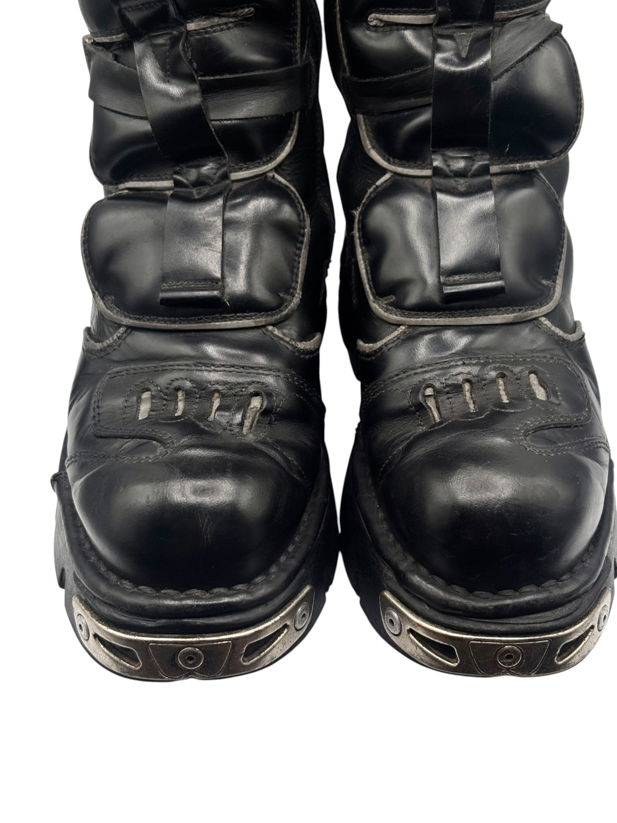 New Rock reactor boots heel and toe view black leather with embossed and metal trim