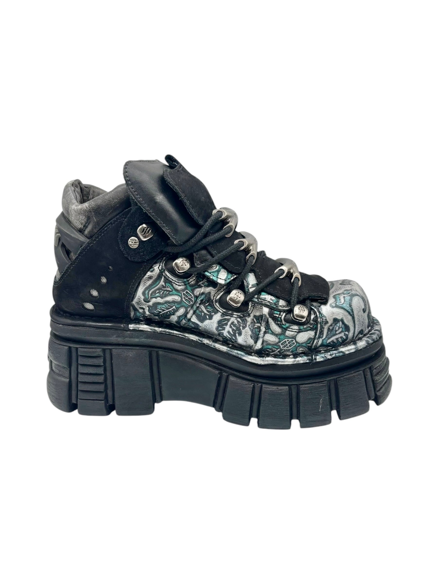 Rare vintage New Rock patterned M106 platform boots size 39