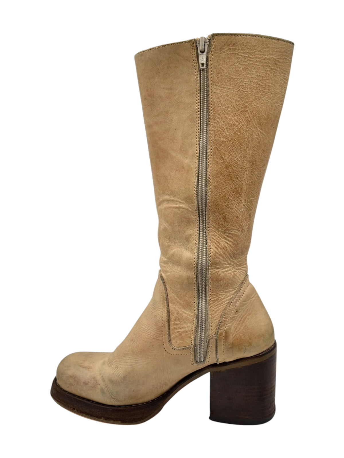 Beige knee-high leather boots with side zip, stacked block heel and wide shaft seam.