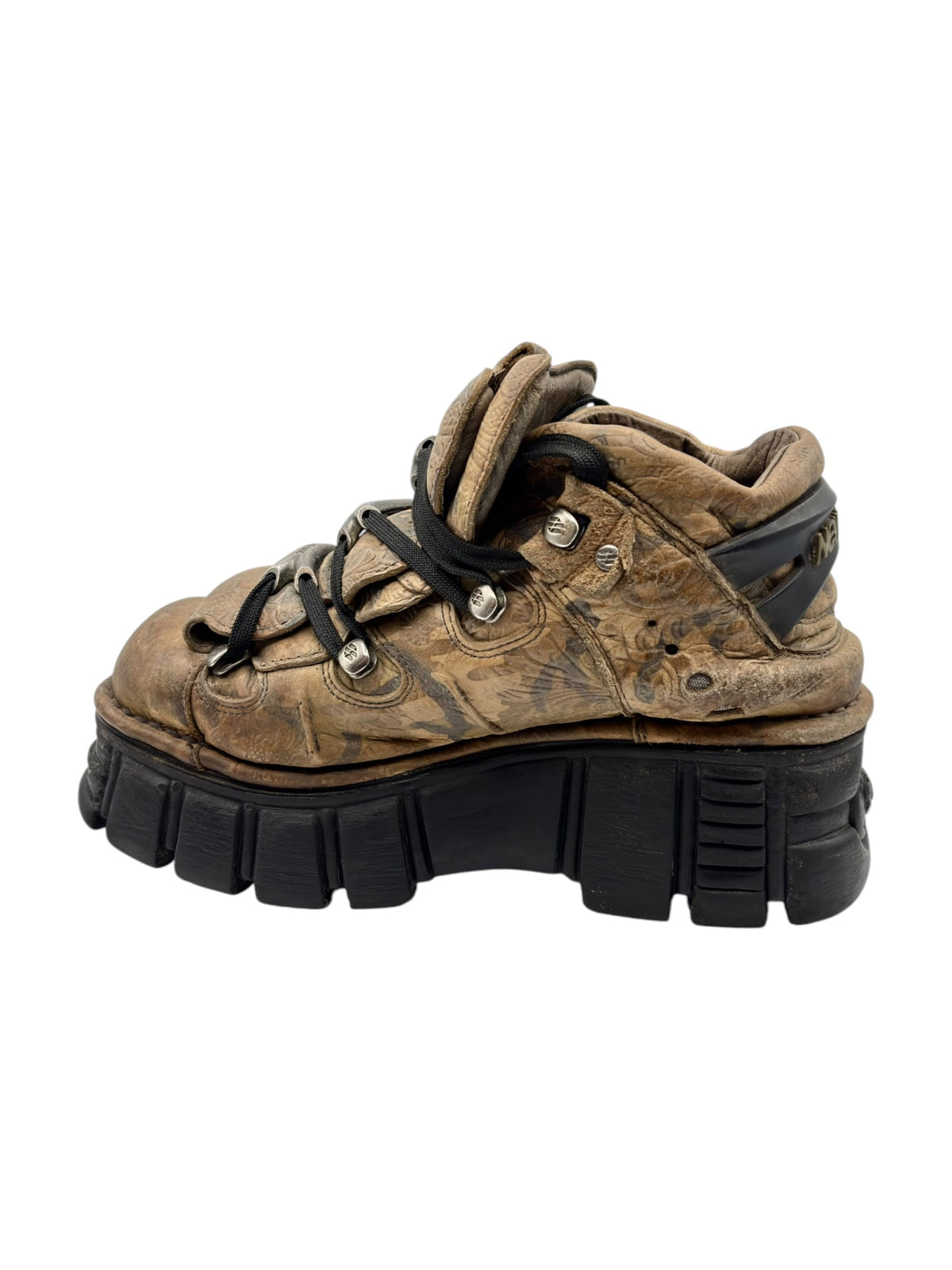 Camo platform boots in tan-brown with lace-up front and padded collar, black sole