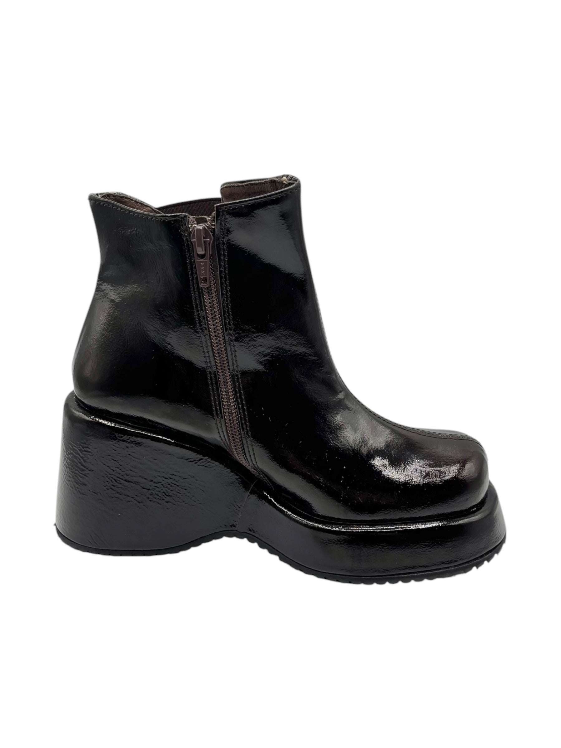 Vintage Destroy patent leather platform boots size 37