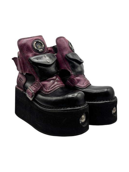 Platform boots, burgundy upper pouches with black side panels and chunky black sole