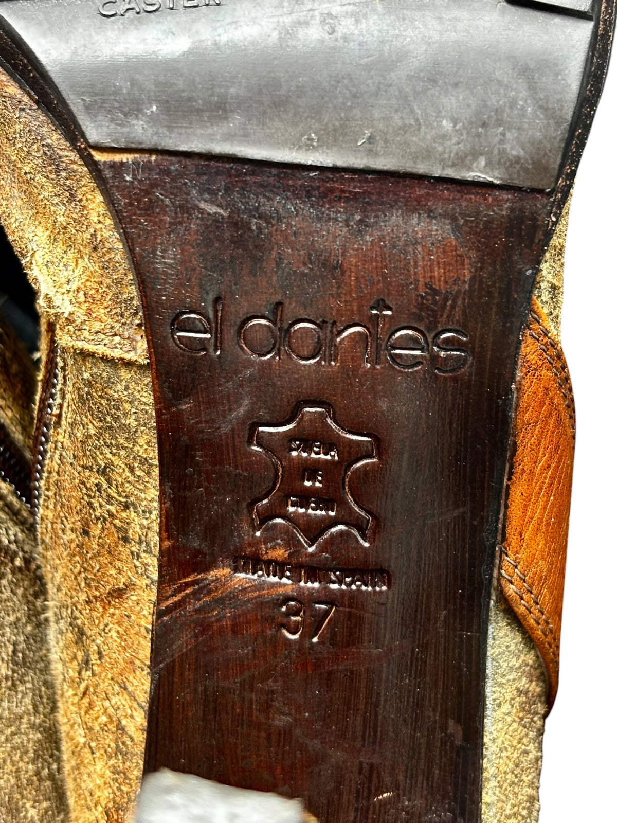 Vintage leather heel outsole and heel plate with “el dantes” branding detail