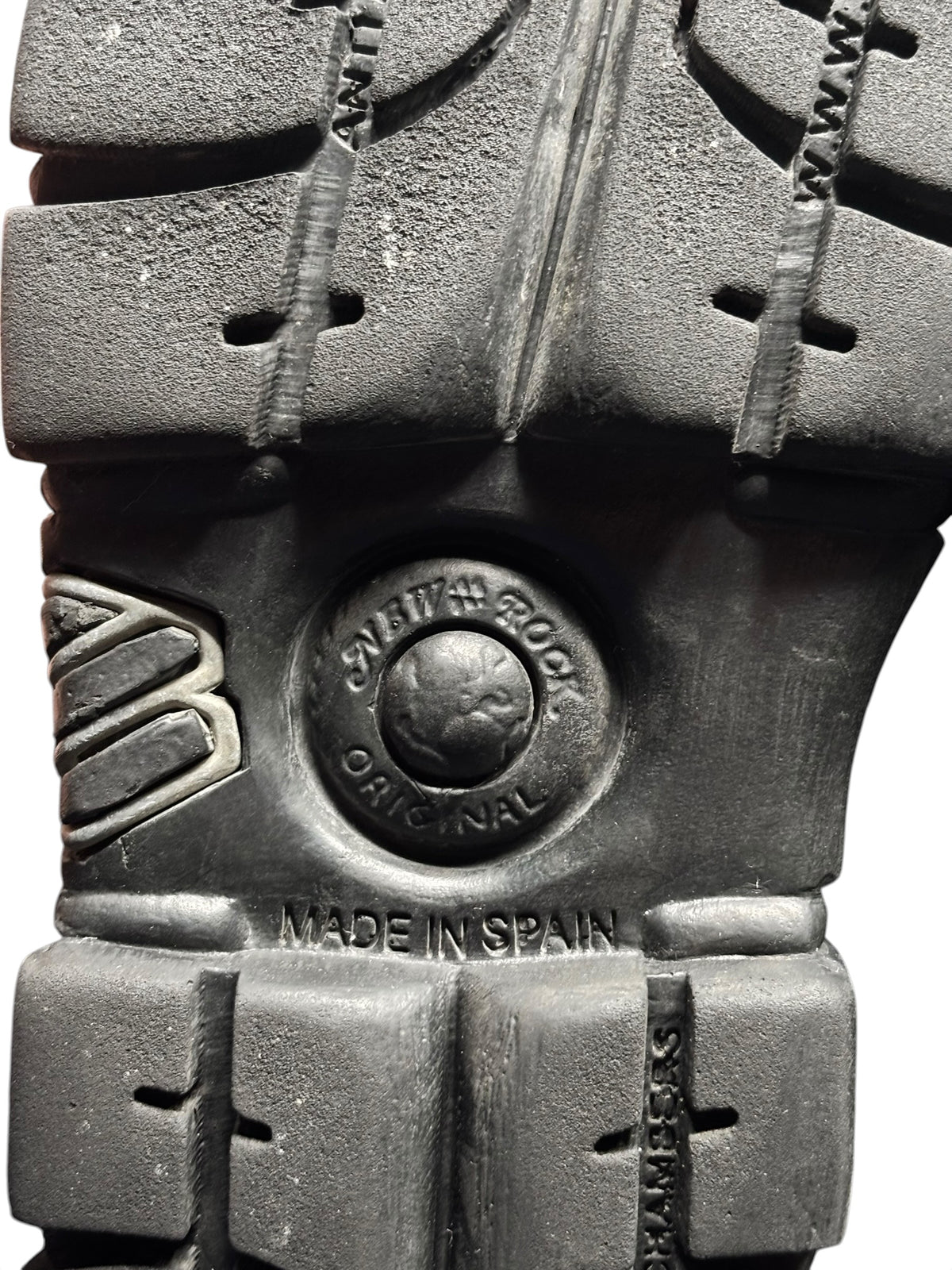 New Rock Mili platform boot outsole detail with tread blocks and metal logo plate